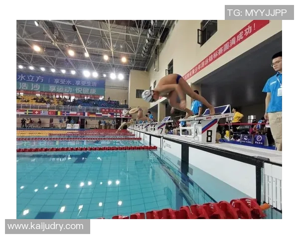 游泳比赛激烈角逐诞生新纪录 选手们奋勇拼搏展现竞技风采 游泳比赛激烈角逐诞生新纪录 选手们奋勇拼搏展现竞技风采