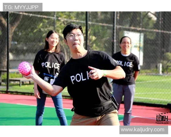 重庆篮球队意识对比深度剖析:战术思维与团队协作的影响因素 重庆篮球队意识对比深度剖析:战术思维与团队协作的影响因素